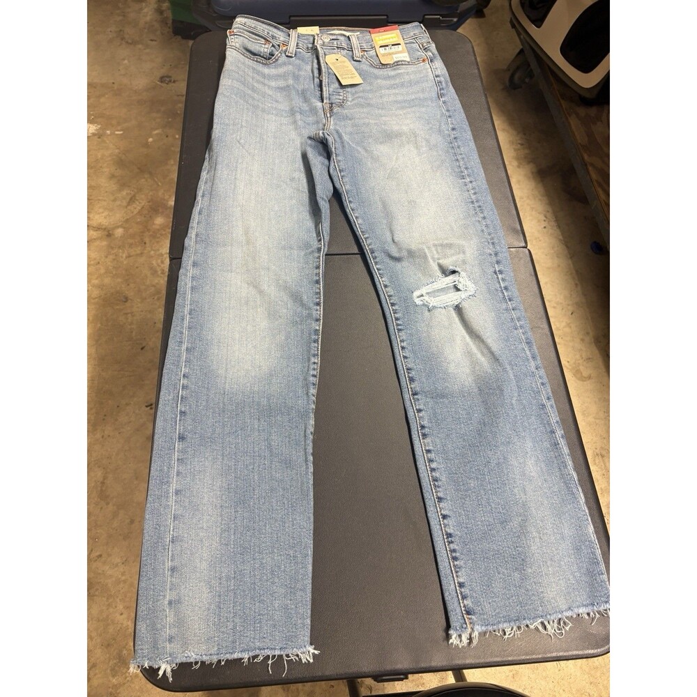 Levi’s Wedgie Straight High Rise Jeans Medium Wash Size 24x28 NWT